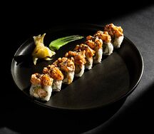 Ролл с опаленным тунцом и креветкой