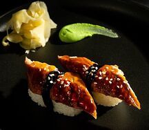 Суши с угрём