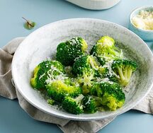 Брокколи с пармезаном