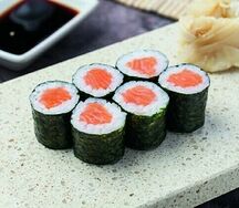 Ролл с лососем