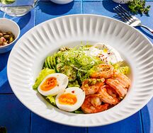 Зеленый завтрак с креветками и страчателлой