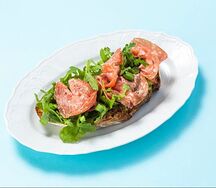 Брускетта с салями