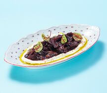 Вяленая свекла с сырным кремом