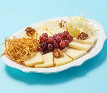 Ассорти из домашних сыров
