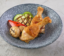 Голень куриная с овощами гриль