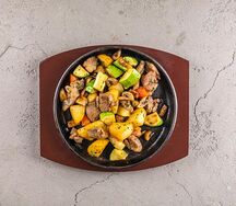 Горячая сковорода со свининой