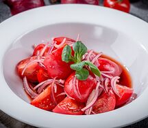 Салат из помидоров Бычье сердце