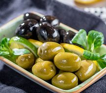 Маслины и оливки