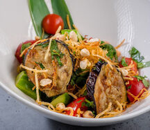 Салат с баклажаном и томатами