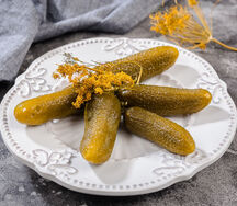 Огурцы бочковые соленые