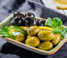 Маслины и оливки