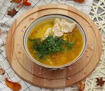 Ароматный куриный суп с лапшой