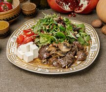 Теплый салат с куриной печенью