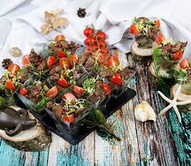 Микс-салат в веррине с куриной печенью 