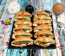 Круассаны с моцареллой 