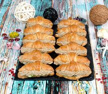 Круассаны с паштетом из куриной печени