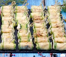 Рулетики из цукини с сыром и ананасом