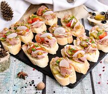 Брускетта с бужениной