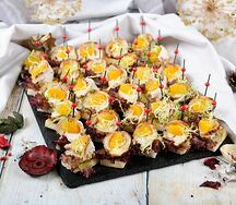 Канапе с индейкой дамаст