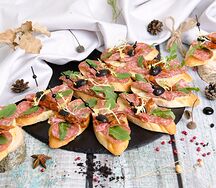 Брускетта с салями