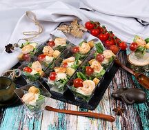 Салат в веррине Цезарь с креветкой 