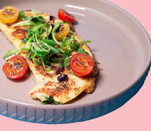 Омлет с красным перцем, черри, красным луком и сыром (veg)