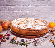 Сдобный пирог с яблоком и абрикосом