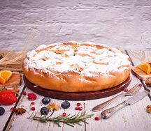 Сдобный пирог с творогом и вишней