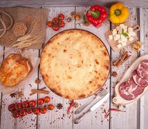 Пирог с листьями шпината и сыром