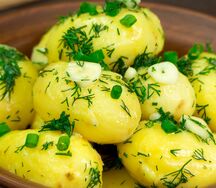Картофель отварной с зеленью