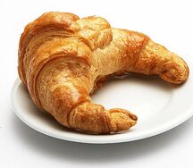 Круассан с вареной сгущенкой