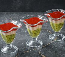 Десерт мусс трехслойный с клубникой