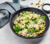 Салат Цезарь с курицей