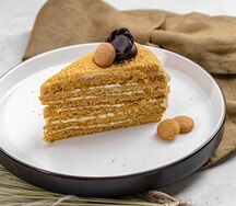 Пирожное Медовик