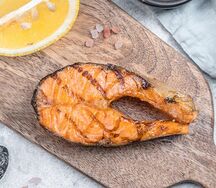 Стейк из форели на гриле