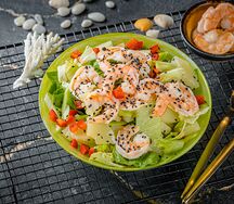 Салат с креветками, ананасом и апельсиновой заправкой