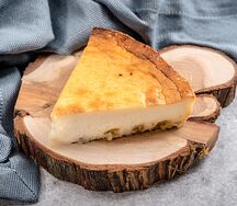 Запеканка творожная с изюмом