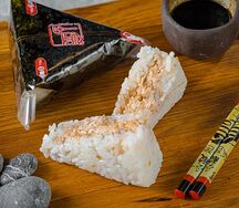 Онигири с креветкой