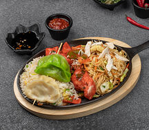 На горячем блюде Hot Sizzler Platter