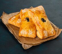 Рулет с курицей, грибами и сыром