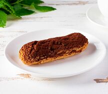 Шоколадный эклер