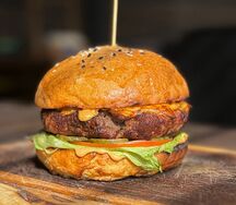 Классический с говяжьей котлетой Black Angus