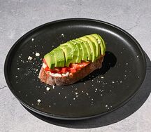 Брускетта с форелью и сливочным сыром