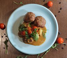 Котлеты из телятины с мини овощами