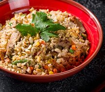 Жареный рис по-азиатски с курицей