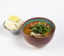 Том ям с курицей и кокосовым молоком