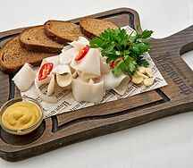 Копчёное сало с гренками