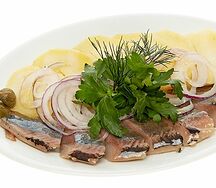 Филе атлантической сельди с картофелем и каперсами
