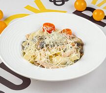 Феттуччине с ветчиной и грибами
