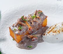Картофельный гратен с белыми грибами и пармезаном